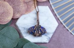 Miedziany wisiorek wire wrapping z lapisem lazuli #524