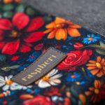 Patchworkowa kosmetyczka podróżna z kwiatami z weluru - 