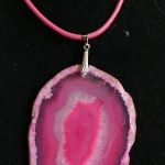 Bardzo duży, nieregularny agat z kryształem, imponujący wisior - 