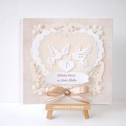 Beżowa kartka ślubna z gołąbkami
