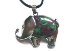 Zielony zoizyt z rubinem, wisiorek ze słoniem, słoń, słonik