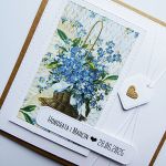 Kartka ślubna w kopercie z niezapominajkami  - Kartka na ślub z koszem kwiatów niezapominajek