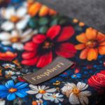 Patchworkowa kosmetyczka podróżna z kwiatami z weluru – unikat | Raspberi - 