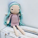 Kolorowa lalka szydełkowa anioł wróżka  - lalka ręcznie robiona