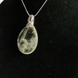 Kremowy kryształ górski, duża łezka na łańcuszku - wisiorek