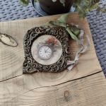 Zawieszka z Antycznym Zegarem w Ozdobnej Ramie - 2