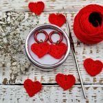 Kolczyki serduszka szydełkowe z zapięciem z emalii - czerwone - 