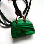 Torebka - wisiorek z zielonego malachitu - 