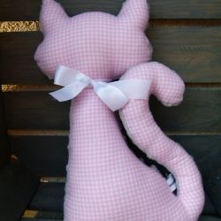 Kotek w różową krateczkę