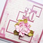 Kartka URODZINOWA z różowym kwiatkiem - Kremowo-różowa kartka urodzinowa