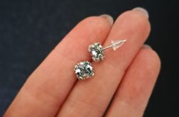 Małe srebrne sztyfty z kryształków