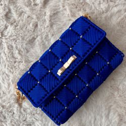 Torebka ręcznie pleciona kobaltowa z koralikami | elegancka kopertówka handmade