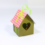 Jajko 3D zielony ptaszek na filcowym kwiatku - papierowy domek