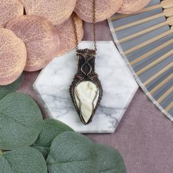 Miedziany wisiorek wire wrapping z larsonitem #539