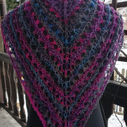 Cieniowana chusta ażurowa, na drutach