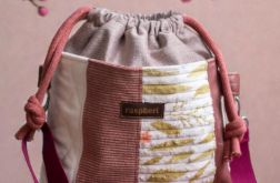 Beżowo-różowa patchworkowa listonoszka z kominem