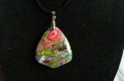 Kolorowy jaspis tęczowy, wisiorek tarcza na rzemyku