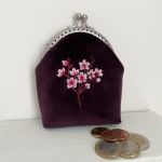 Portmonetka oberżynowa Sakura haftowana - 