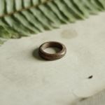 Elegancka mahoniowa obrączka - Obrązka z drewna