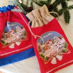 Zestaw woreczków prezentowych z haftowaną aplikacją świąteczną 