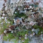 Wiosenny wianek naturalny z bazami - widok z boku