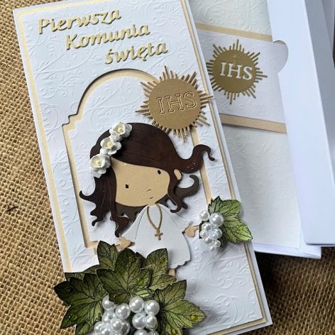 146,Pamiątka Komunii świętej z dziewczynką 1