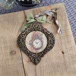 Zawieszka z Antycznym Zegarem w Ozdobnej Ramie - 3