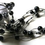 Czarne perły i srebro, ponadczasowa elegancja - 