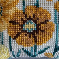 Poduszka żółte kwiaty stokrotki 