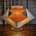 Lampa diament lakier - Widok z boku - lampa zapalona