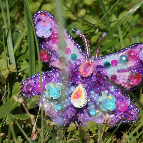 Broszka z haftowanym motylem do płaszcza, torby