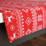 Bieżnik świąteczny czerwony norweski wzór - zbliżenie na wzór bieżnika