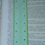Zakładka zielona - Green bookmark - zbliżenie na zakładkę