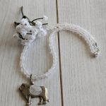 Naszyjnik ze znakiem zodiaku - Lew oraz koralikami z agatu - Widok naszyjnika