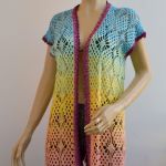 Szydełkowa kamizelka w tęczowych kolorach - kamizelka szydełkowa