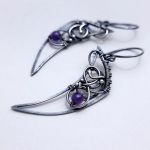 Srebrne kolczyki wire wrapping z ametystem – ręcznie robiona biżuteria artystyczna - Srebrne kolczyki z chalcedonem