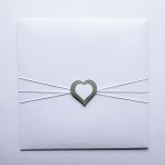 Kartka komunijna ręcznie robiona szare kwiaty - Kartka na Komunię w ozdobionej kopercie