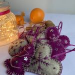 Dekoracja świąteczna z filcu z ozdobnym haftem - wzór 006 - Zestaw ozdób świątecznych - purpura/szary melanż