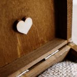 Rustykalne pudełko na obrączki - motyw serca - 