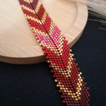 Koralikowa Bransoletka "Red Chevron" - luksusowa biżuteria dla modnych kobiet