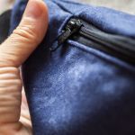 Nerka granatowa z mikrofazy Raspberi – ręcznie szyta saszetka na pas i przez ramię - 