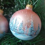 Ręcznie malowana bombka 8 cm róż - Las