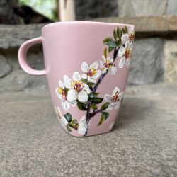 Różowy, porcelanowy kubek ręcznie malowany Kwiaty wiśni