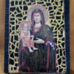 Ikona Matki Bożej z dzieciątkiem - na starej desce - widok