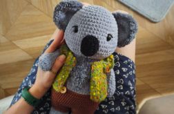 Miś koala w ubraniu, Miś pluszowy na szydełku, Miś na prezent dla dziecka