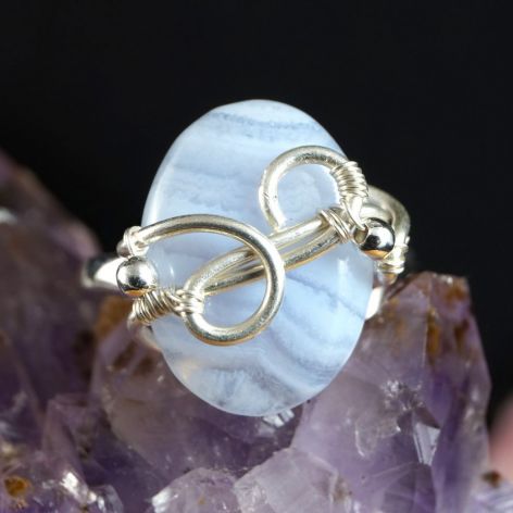 Srebrny pierścionek z niebieski agatem