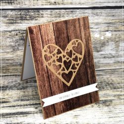 Kartka ślubna z motywem drewna-z sercem