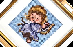 Ręcznie Haftowany Obrazek Aniołek z Harfą 24x24 cm w Ramce