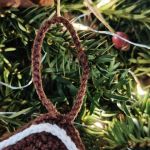 Dwa szydełkowe pierniczki - ozdoby choinkowe - 