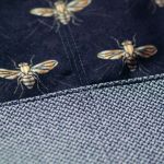 Duża welurowa torba na ramię złote pszczoły - 